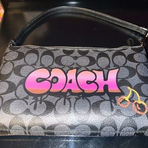 !!!SOLD!!! Coach Large Wristlet 25 in Signature Canvas w/Graffiti